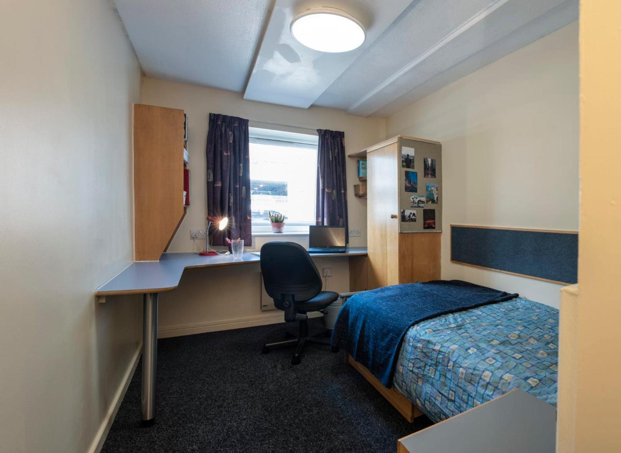 Ensuite Bedrooms with Shared Kitchen at Weston Hall in Manchester