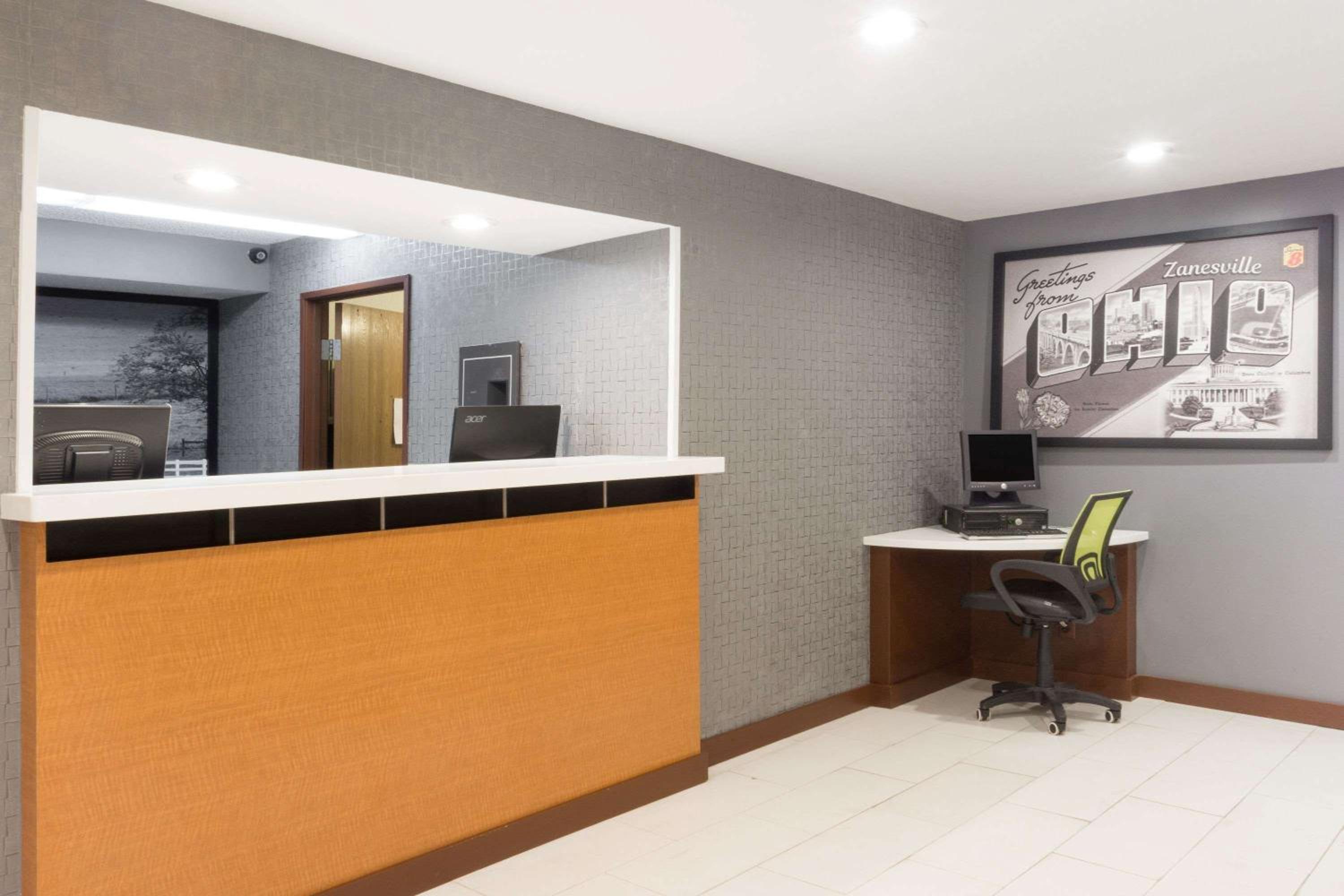Super 8 by Wyndham Zanesville view 2