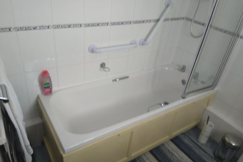 Welcoming cottage in Chichester near City Centre view 4