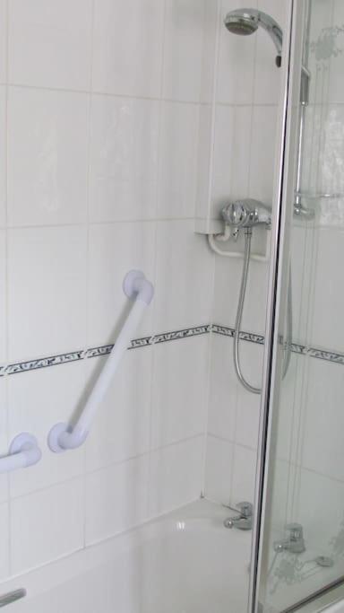 Welcoming cottage in Chichester near City Centre view 5