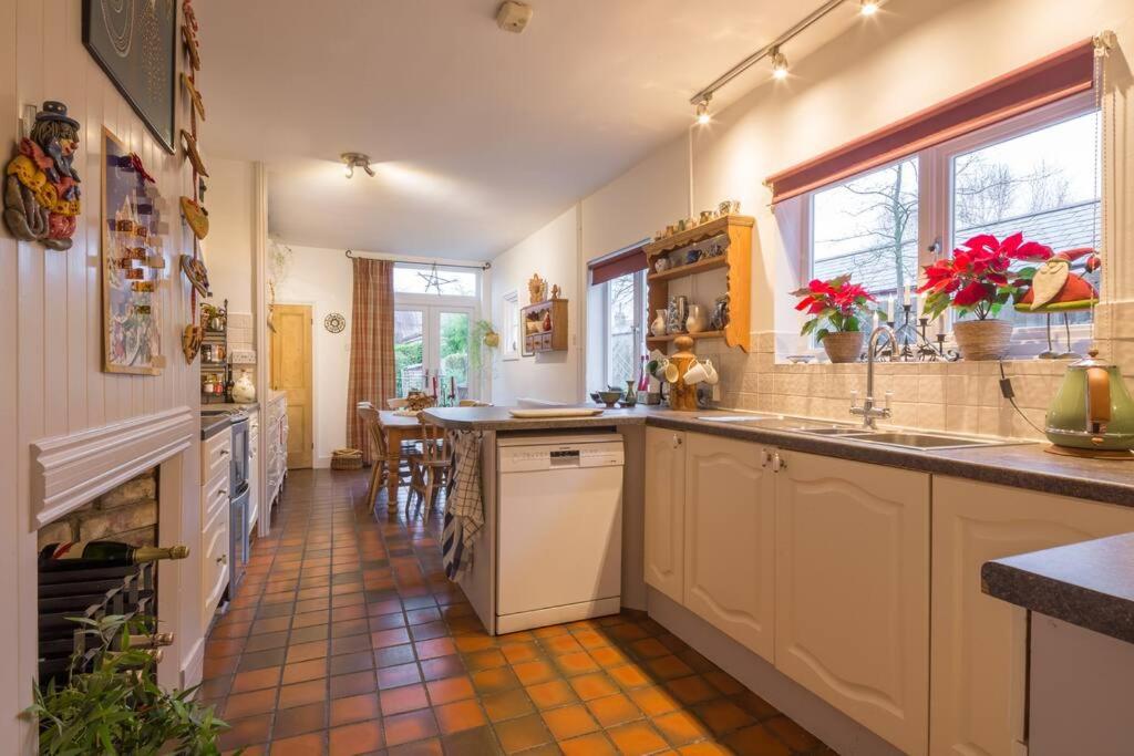 Beautiful Cambridge Family Home view 3