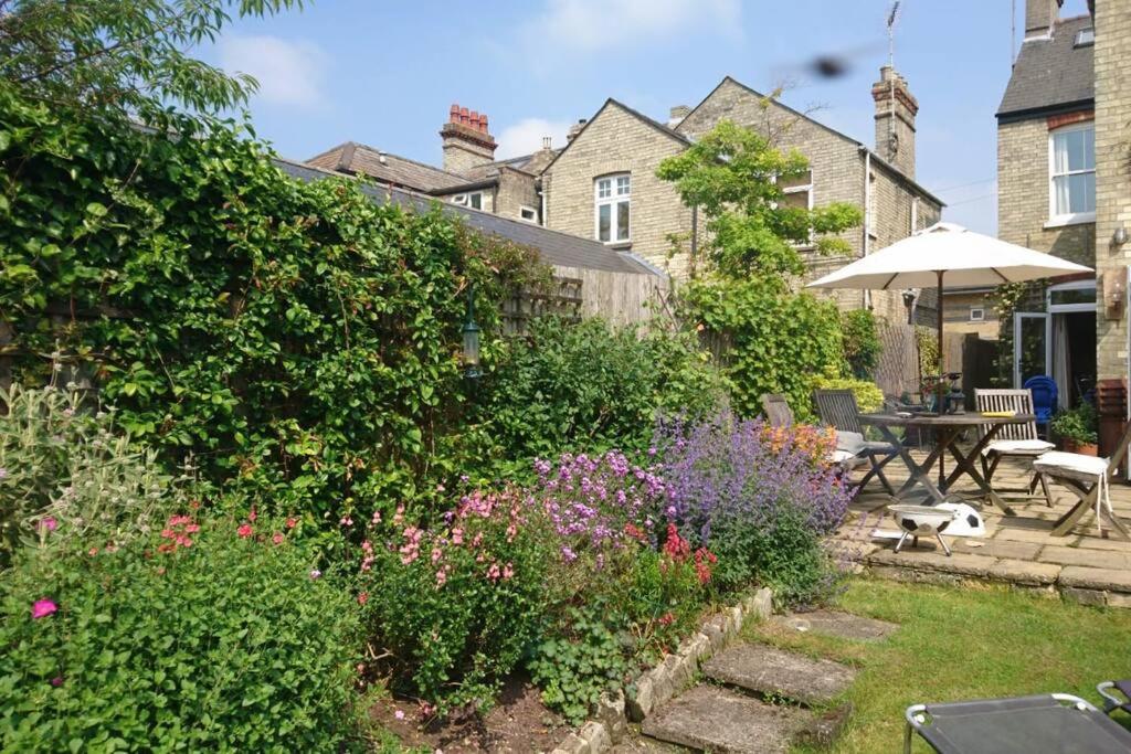 Beautiful Cambridge Family Home view 4
