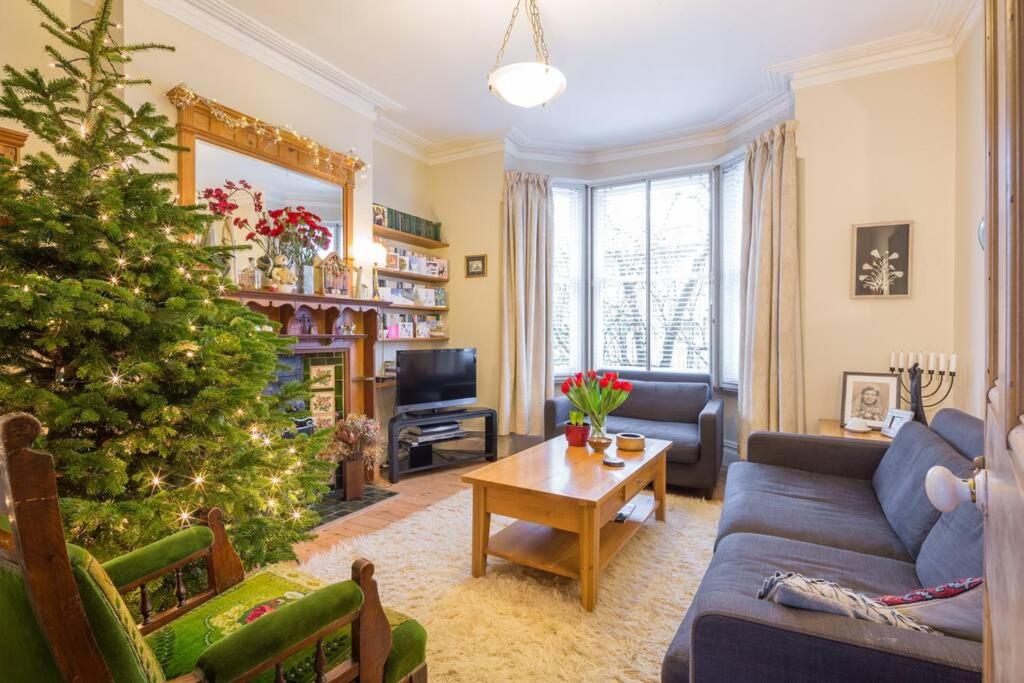 Beautiful Cambridge Family Home view 5