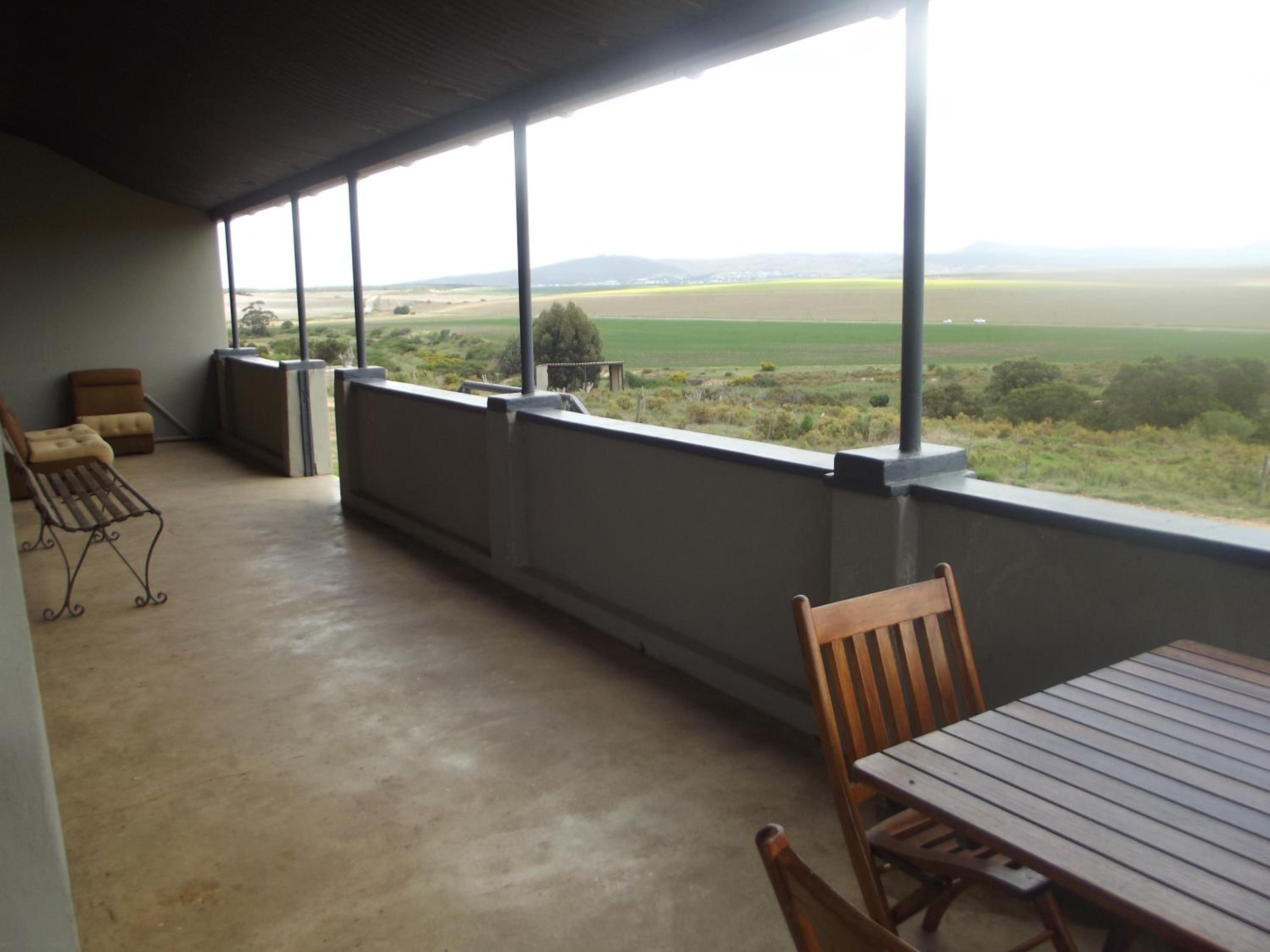 Bo-Plaas Farmhouse view 5