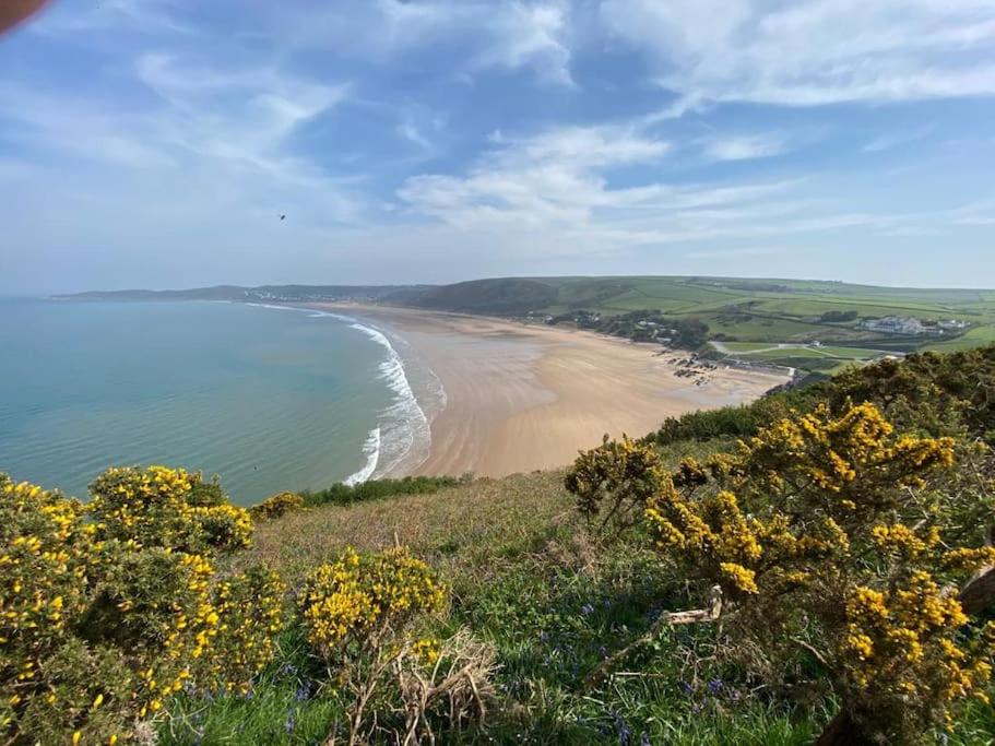 Meadow Cottage. Pretty modern cottage close to Woolacombe and Lee