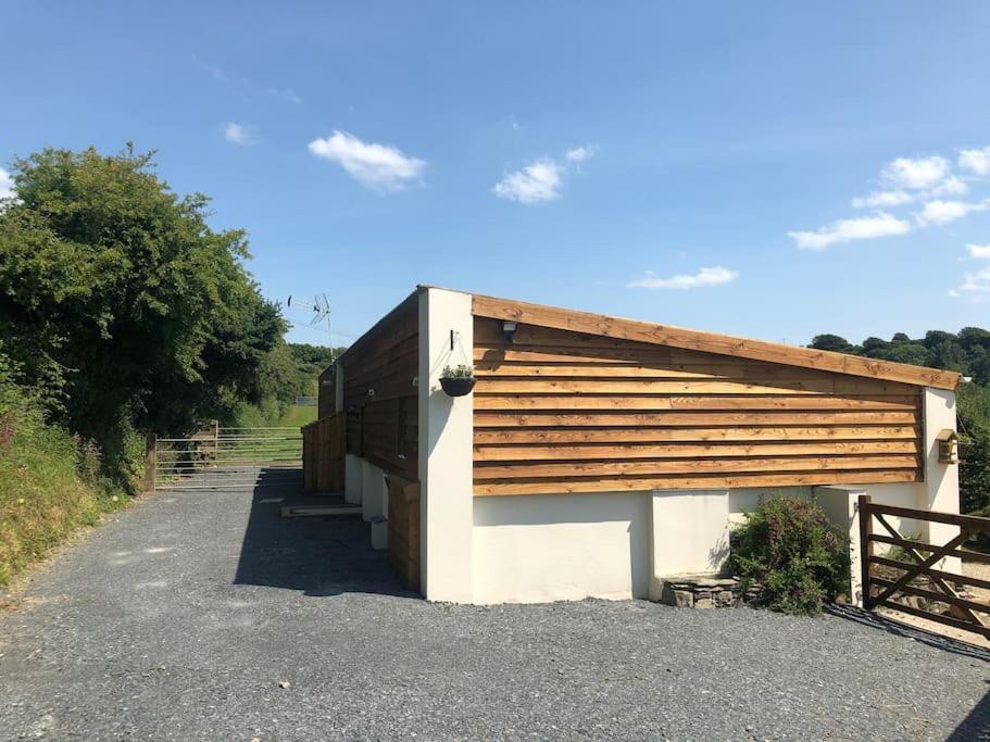 Meadow Cottage. Pretty modern cottage close to Woolacombe and Lee