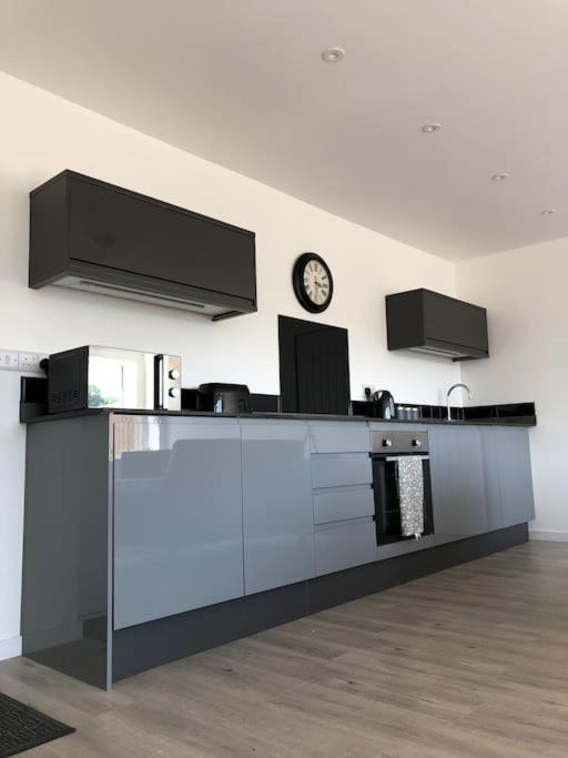 Meadow Cottage. Pretty modern cottage close to Woolacombe and Lee