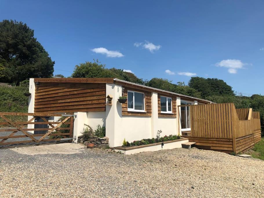 Meadow Cottage. Pretty modern cottage close to Woolacombe and Lee