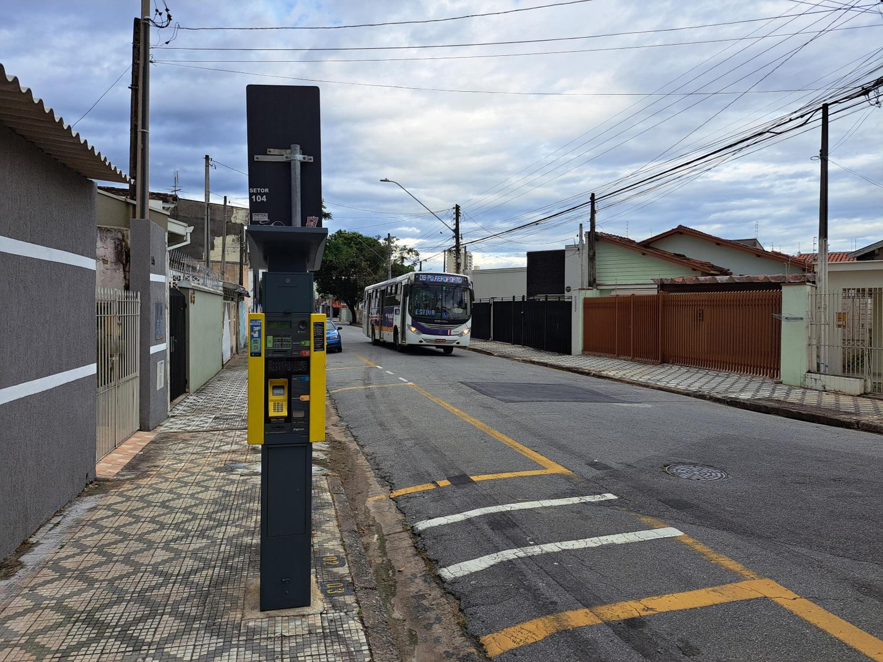 CASA LUGAR TOP - prefeitura, UNITAU, hospital e Av do Povo