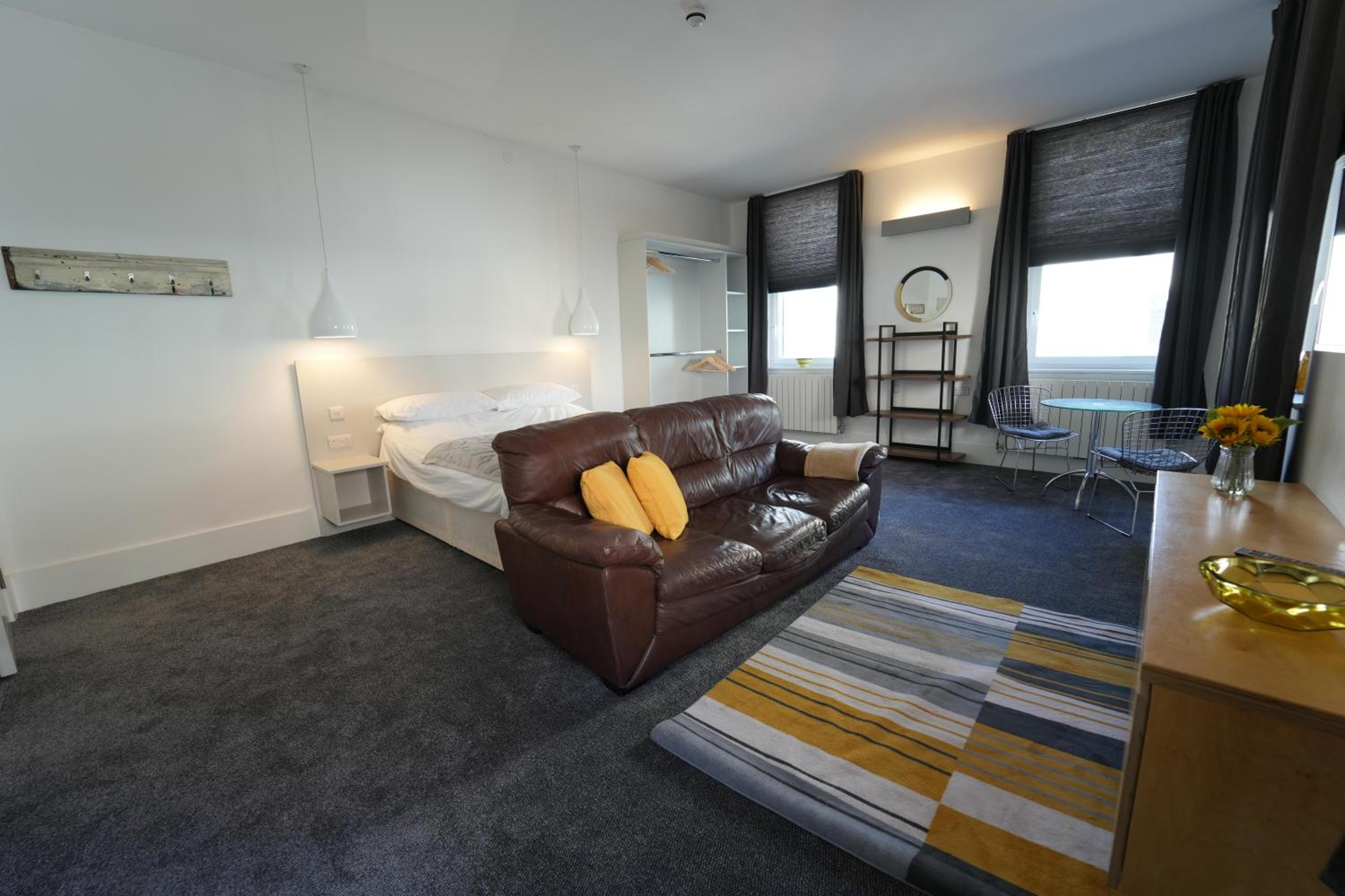 Gorgeous comfortable Apartment on the High Street view 3