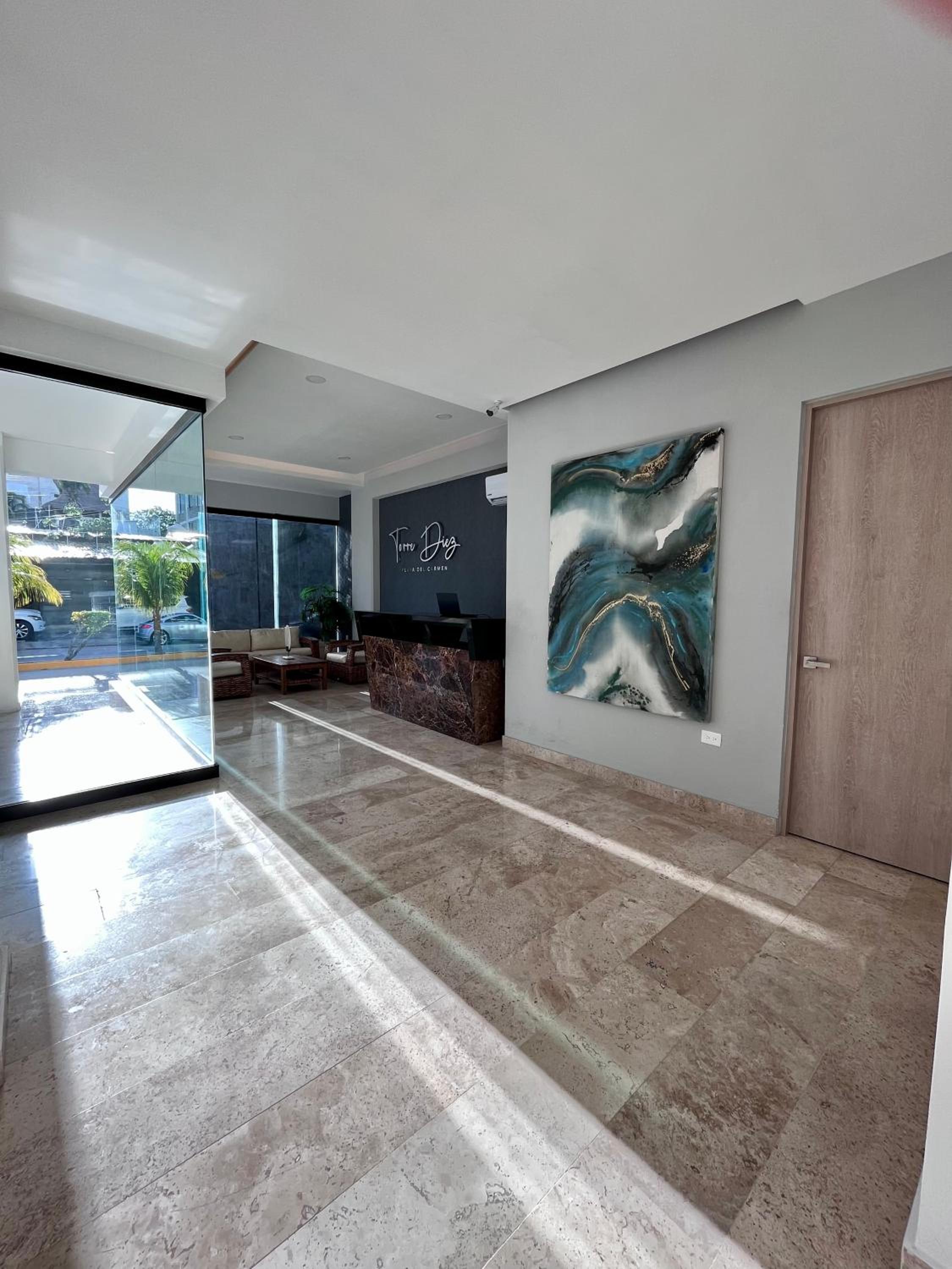 Luxury Apartment top location! view 3