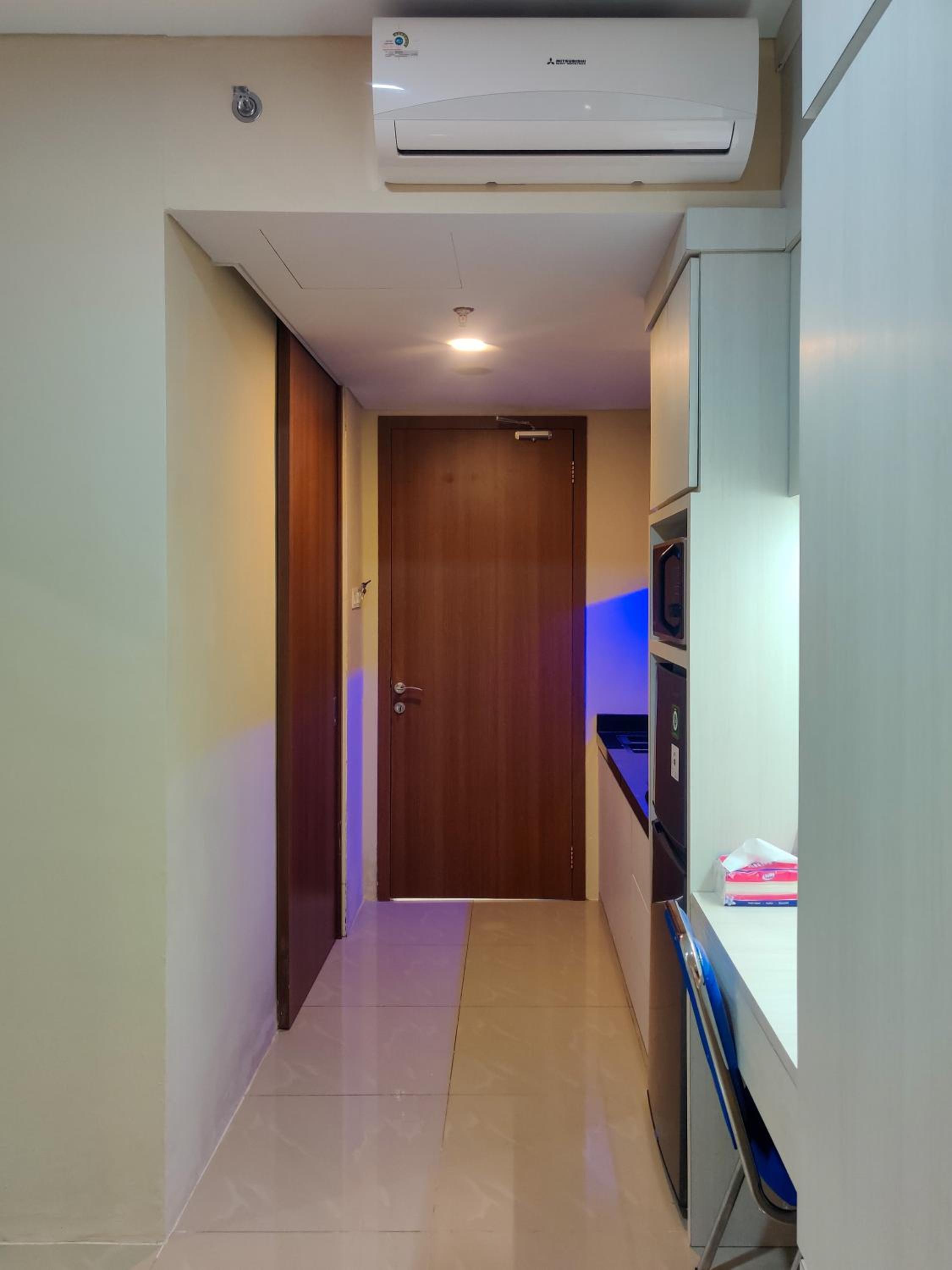 Apartment Studio @ Nagoya Thamrin City + FREE WIFI & NETFLIX view 3