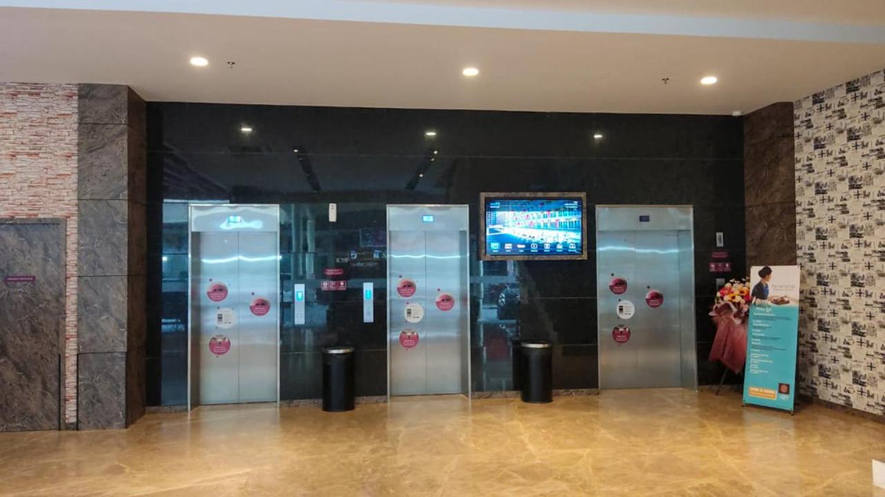 Apartment Studio @ Nagoya Thamrin City + FREE WIFI & NETFLIX view 5