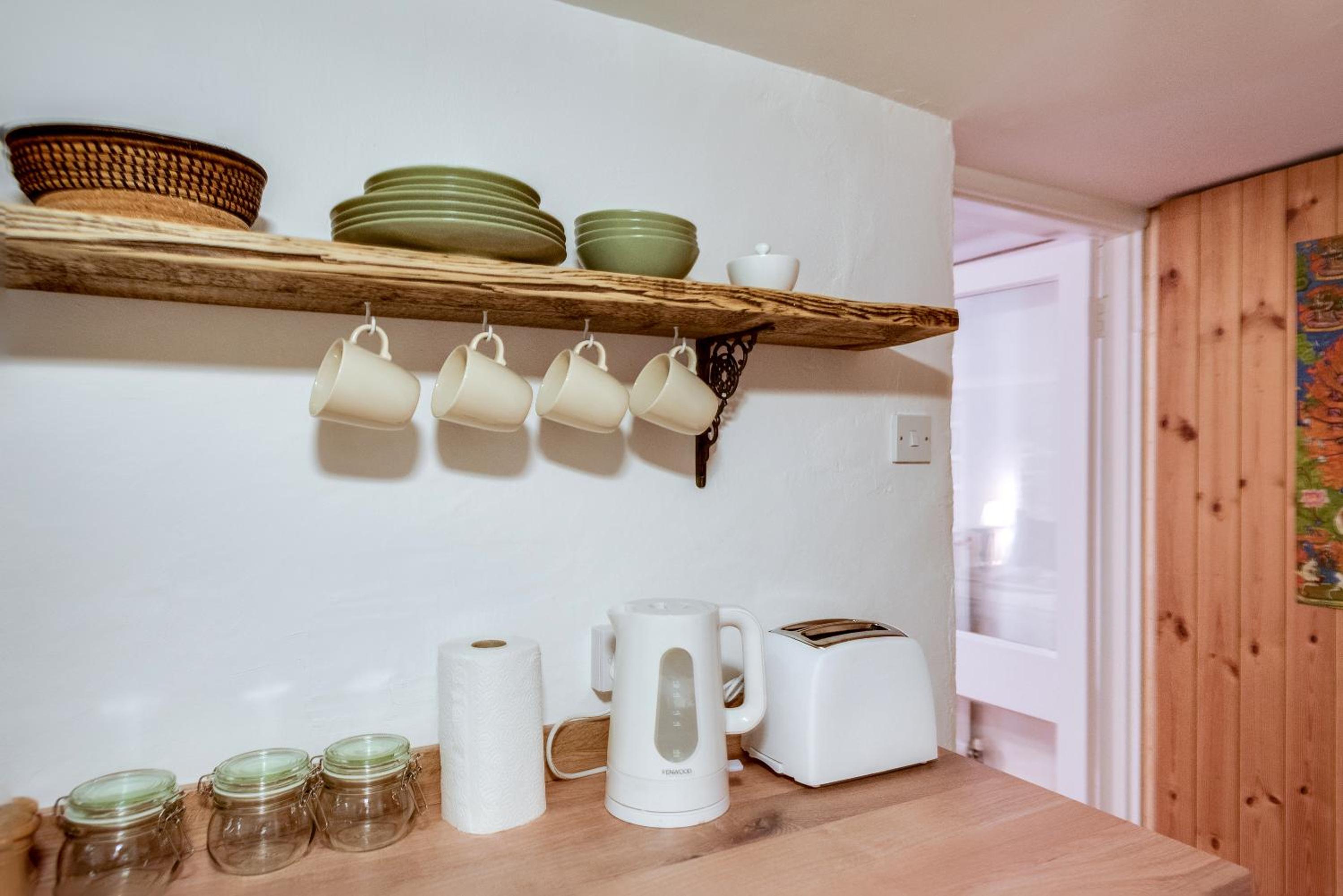 Oxford Vacations - The Summertown STUDIO 1BR kitchenette - Property Image 12