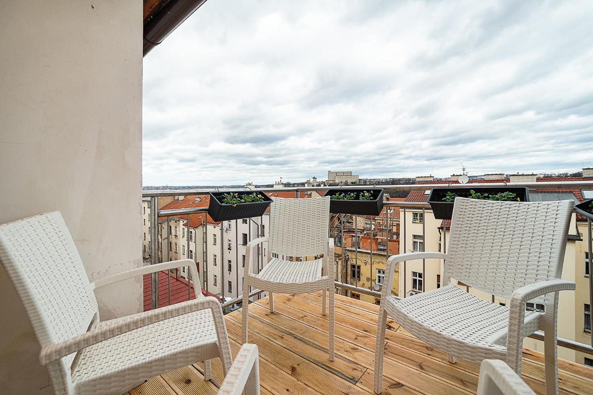 Big 4-bedroom flat, terrace with great Vítkov view