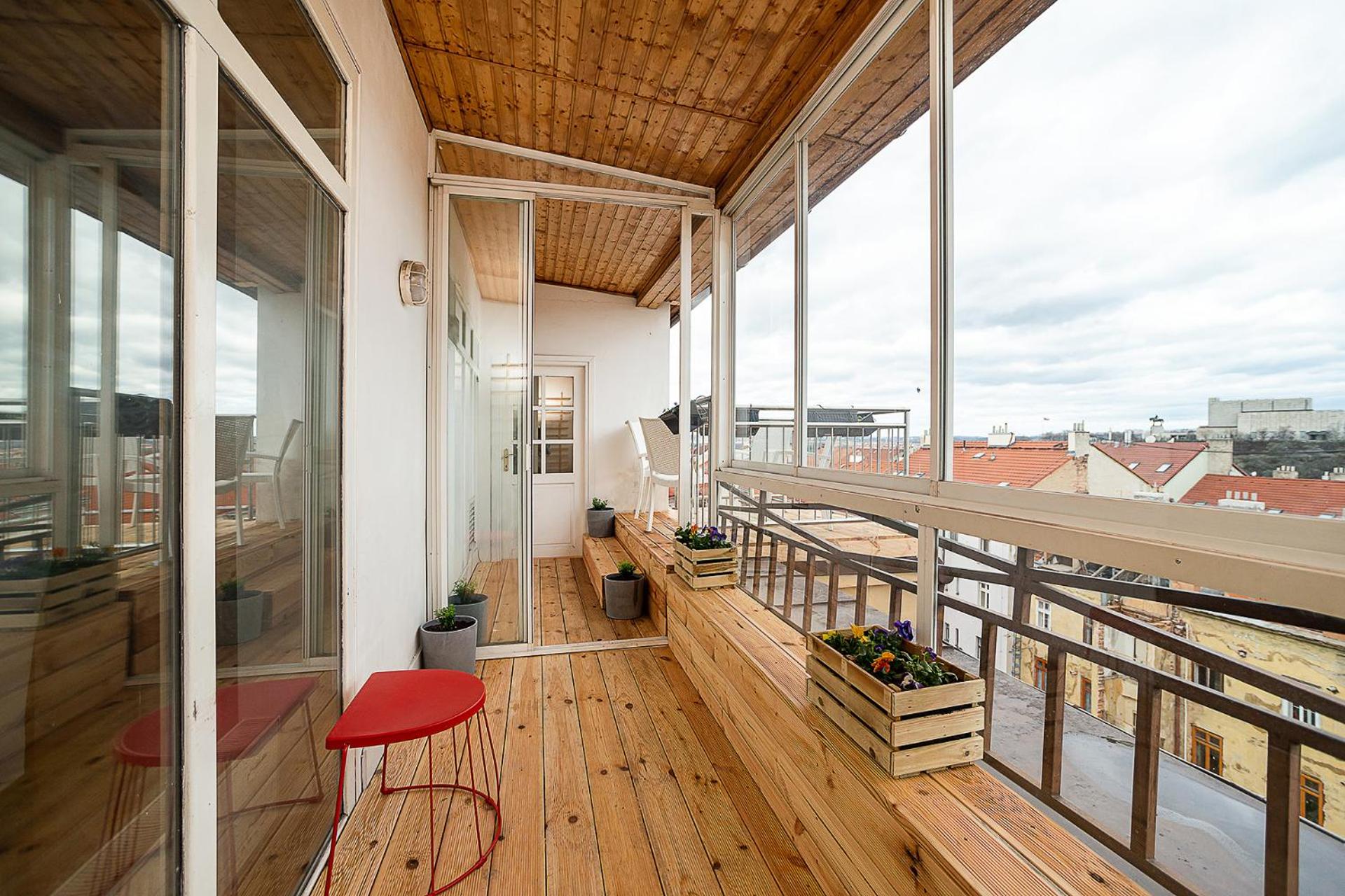 Big 4-bedroom flat, terrace with great Vítkov view