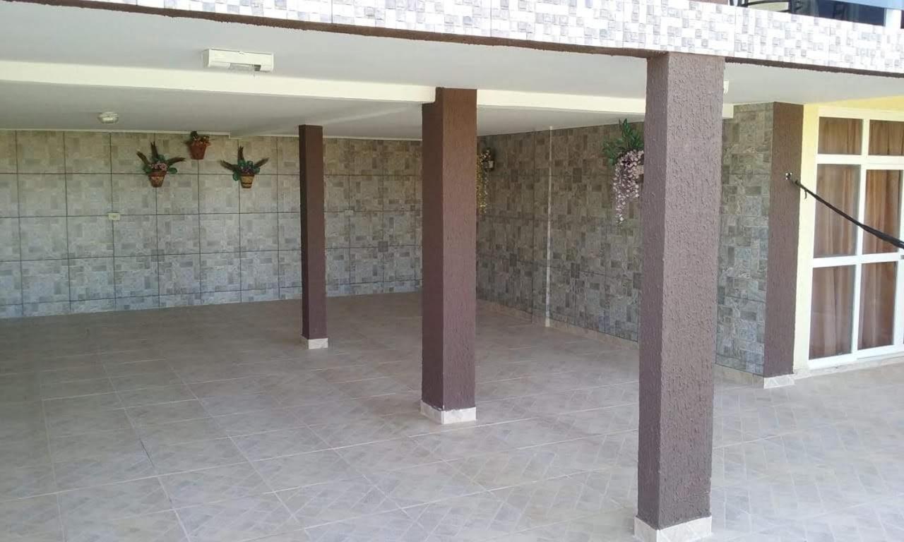 SOBRADO FRENTE P/LAGO COM PISCINA AQUECIDA