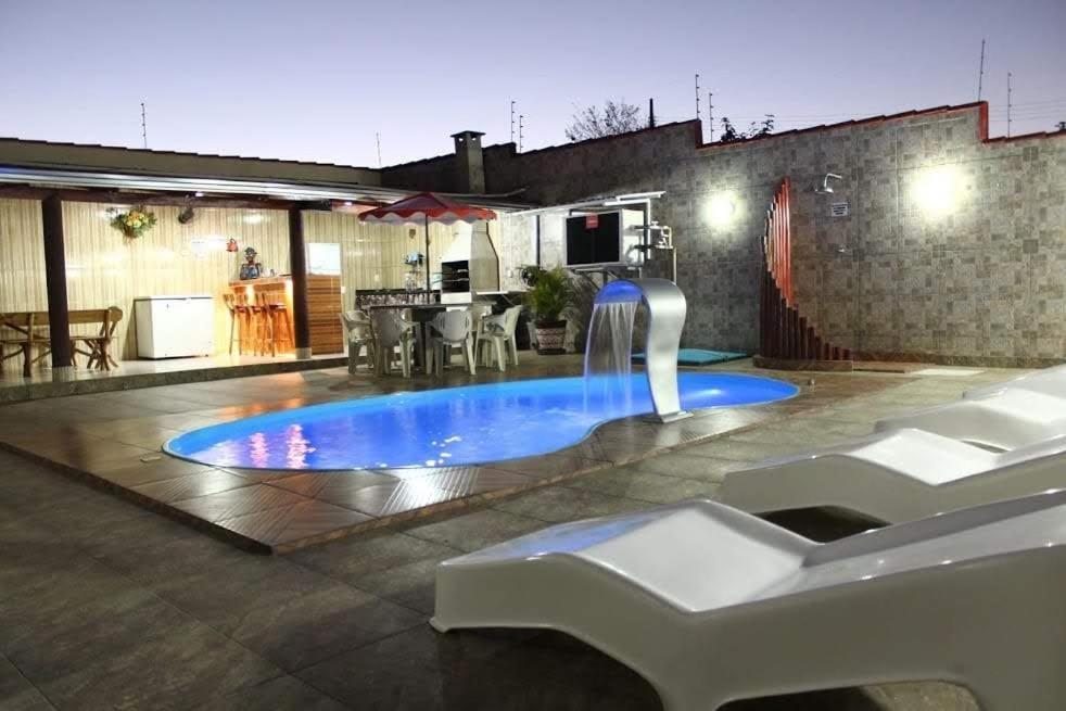 SOBRADO FRENTE P/LAGO COM PISCINA AQUECIDA