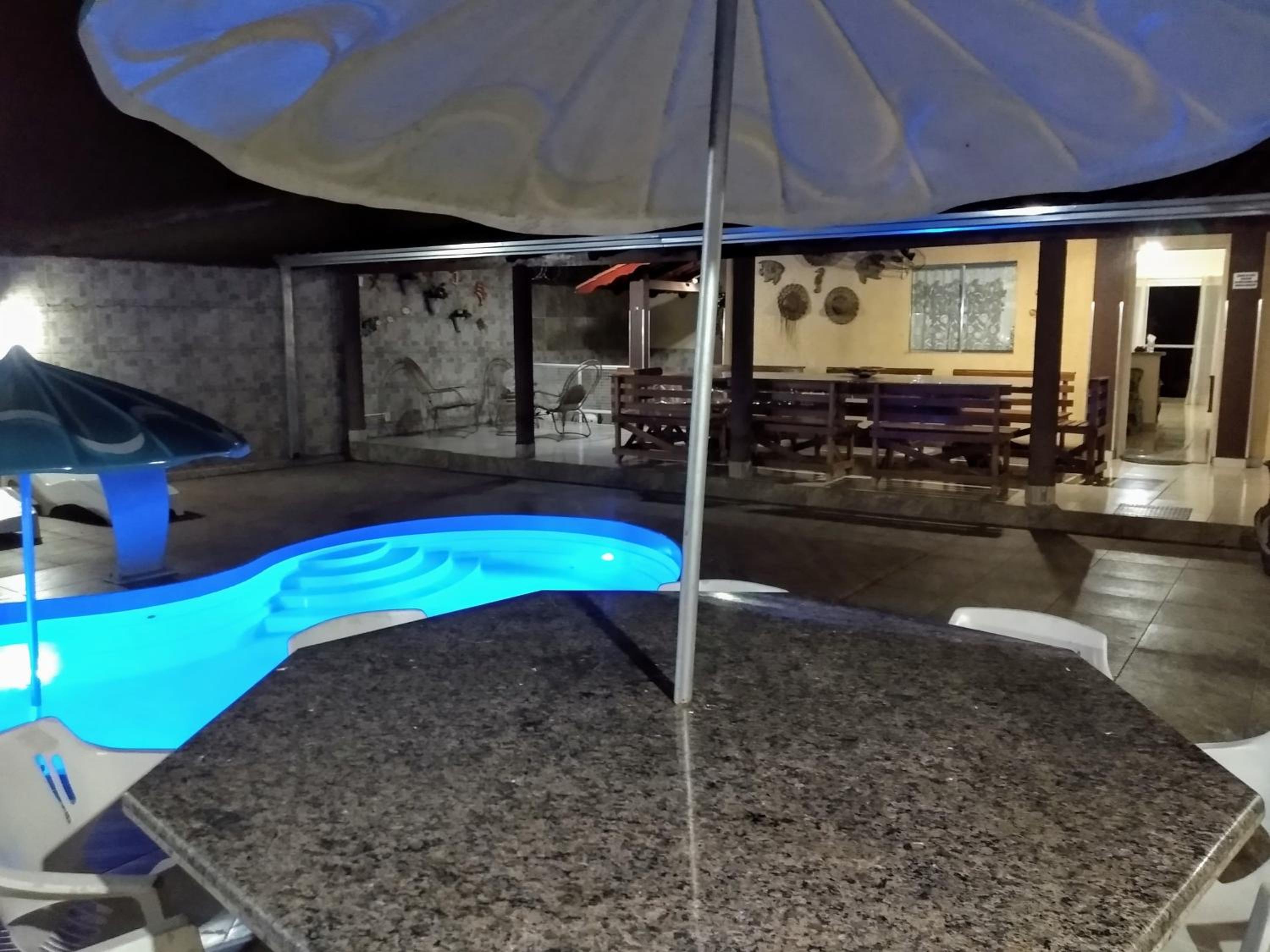 SOBRADO FRENTE P/LAGO COM PISCINA AQUECIDA