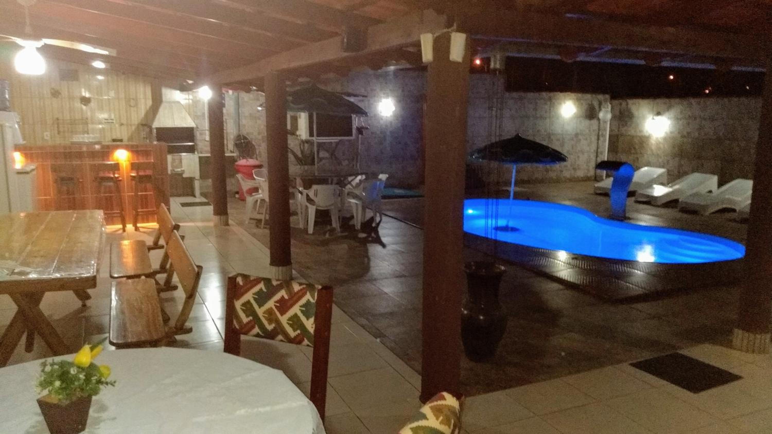 SOBRADO FRENTE P/LAGO COM PISCINA AQUECIDA