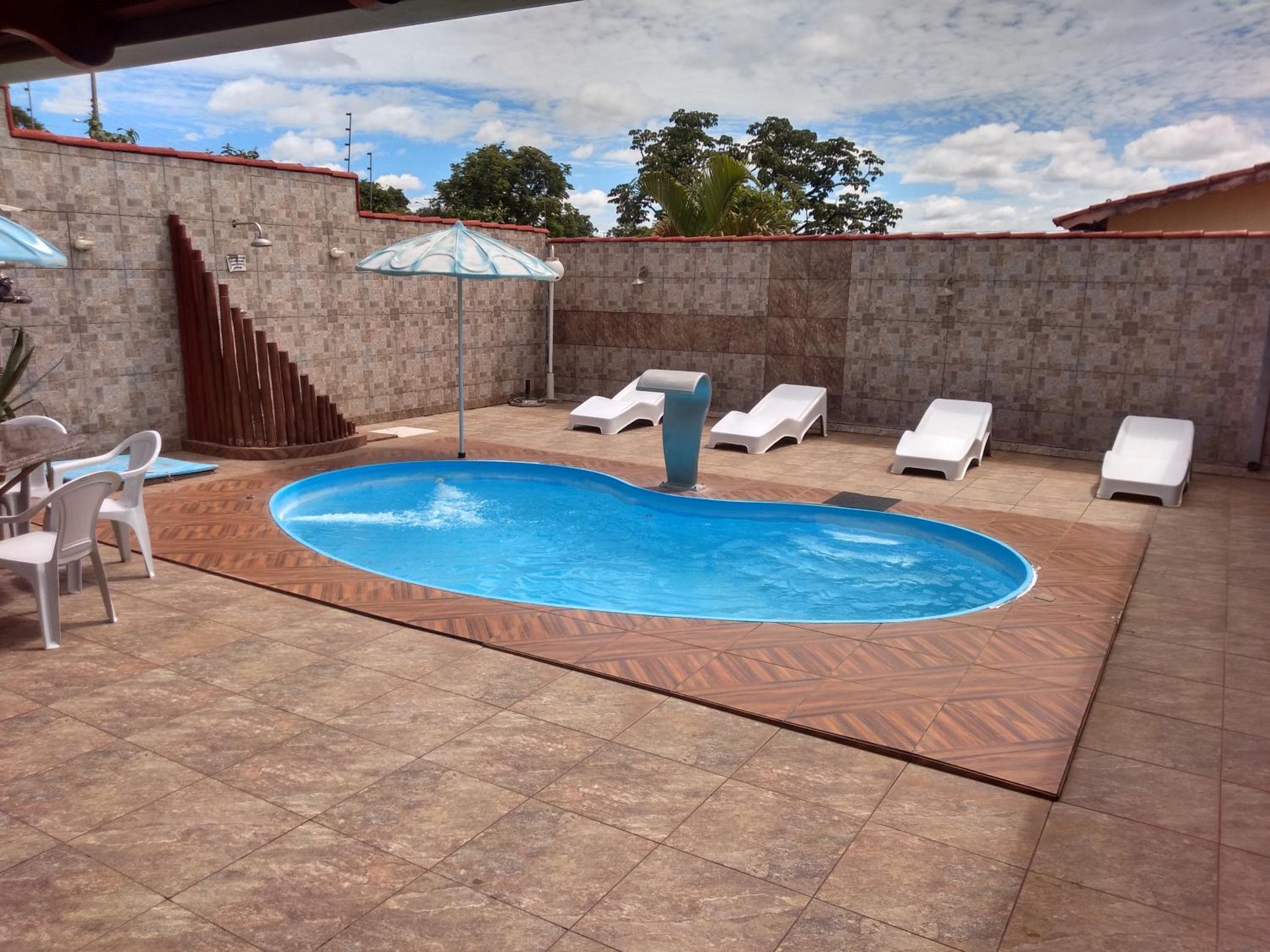 SOBRADO FRENTE P/LAGO COM PISCINA AQUECIDA