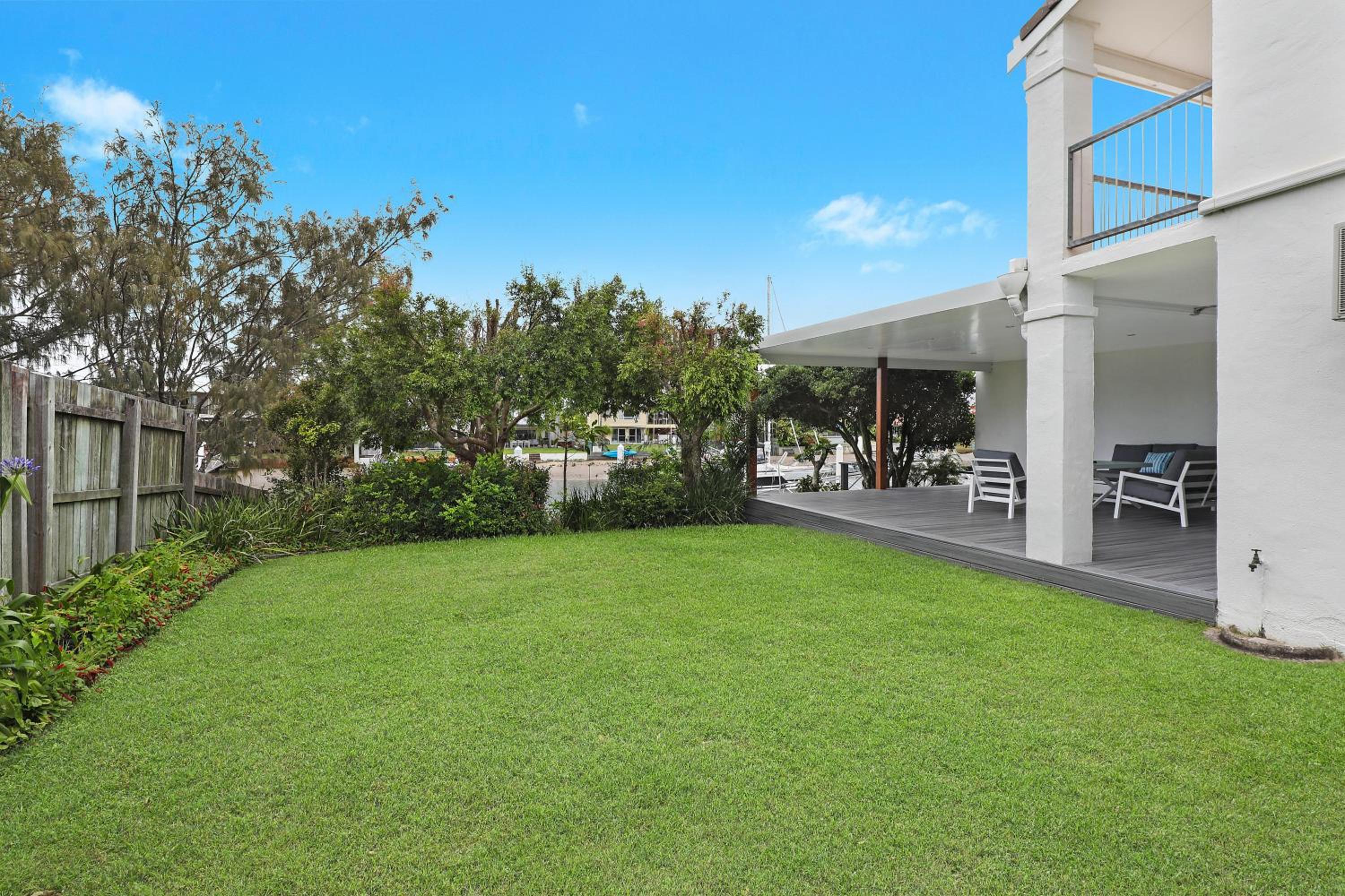 Fantastic Buddina Duplex