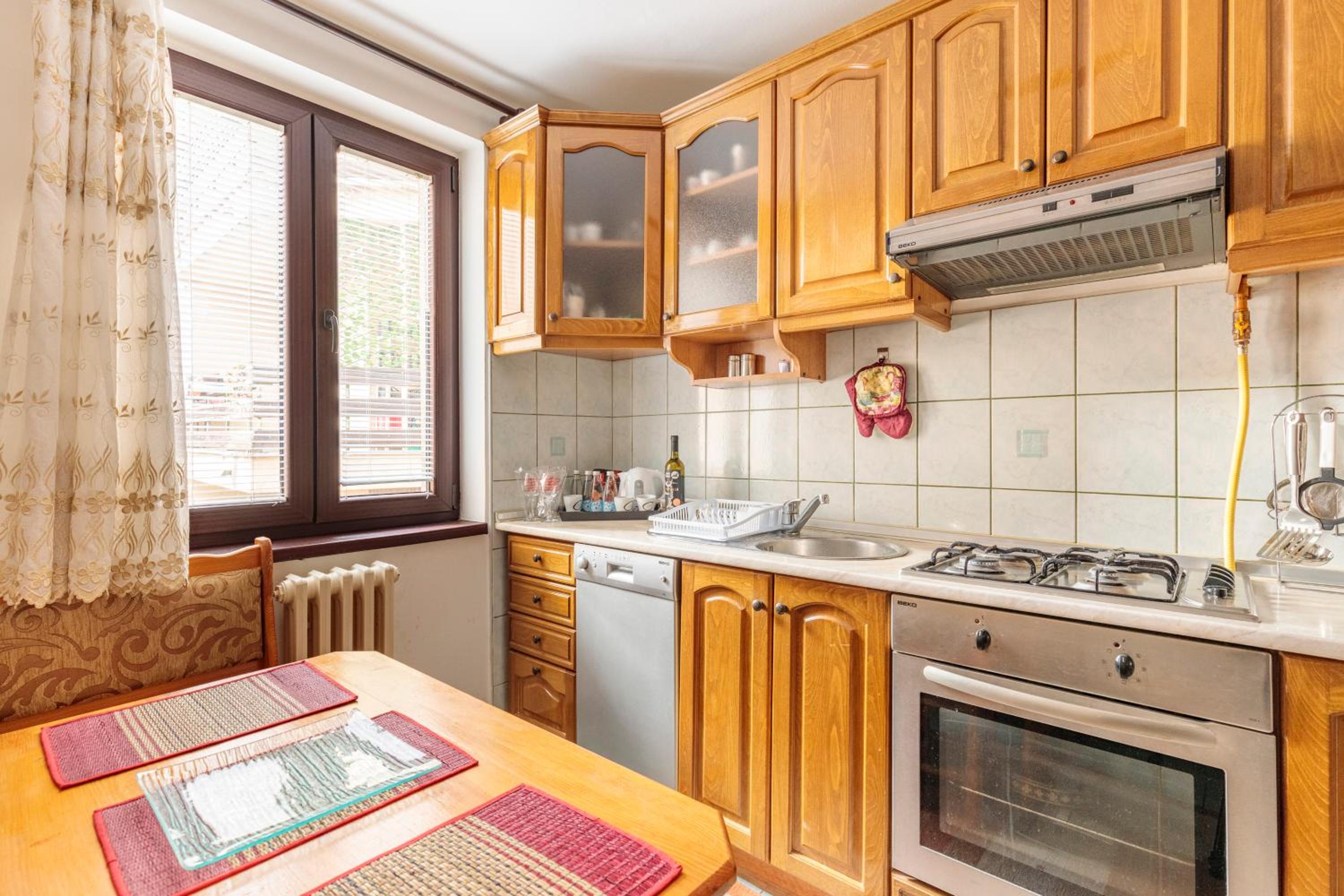 Grand Duplex Suite with Free Parking - Heart of Old Town