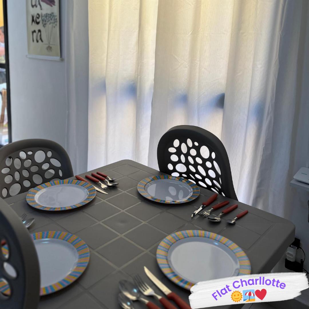 Flat Charllotte