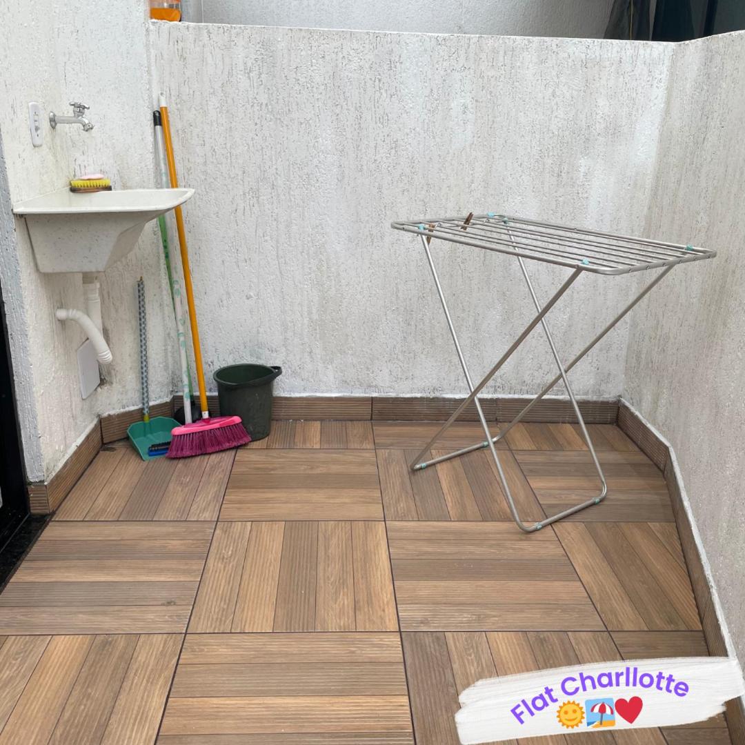 Flat Charllotte
