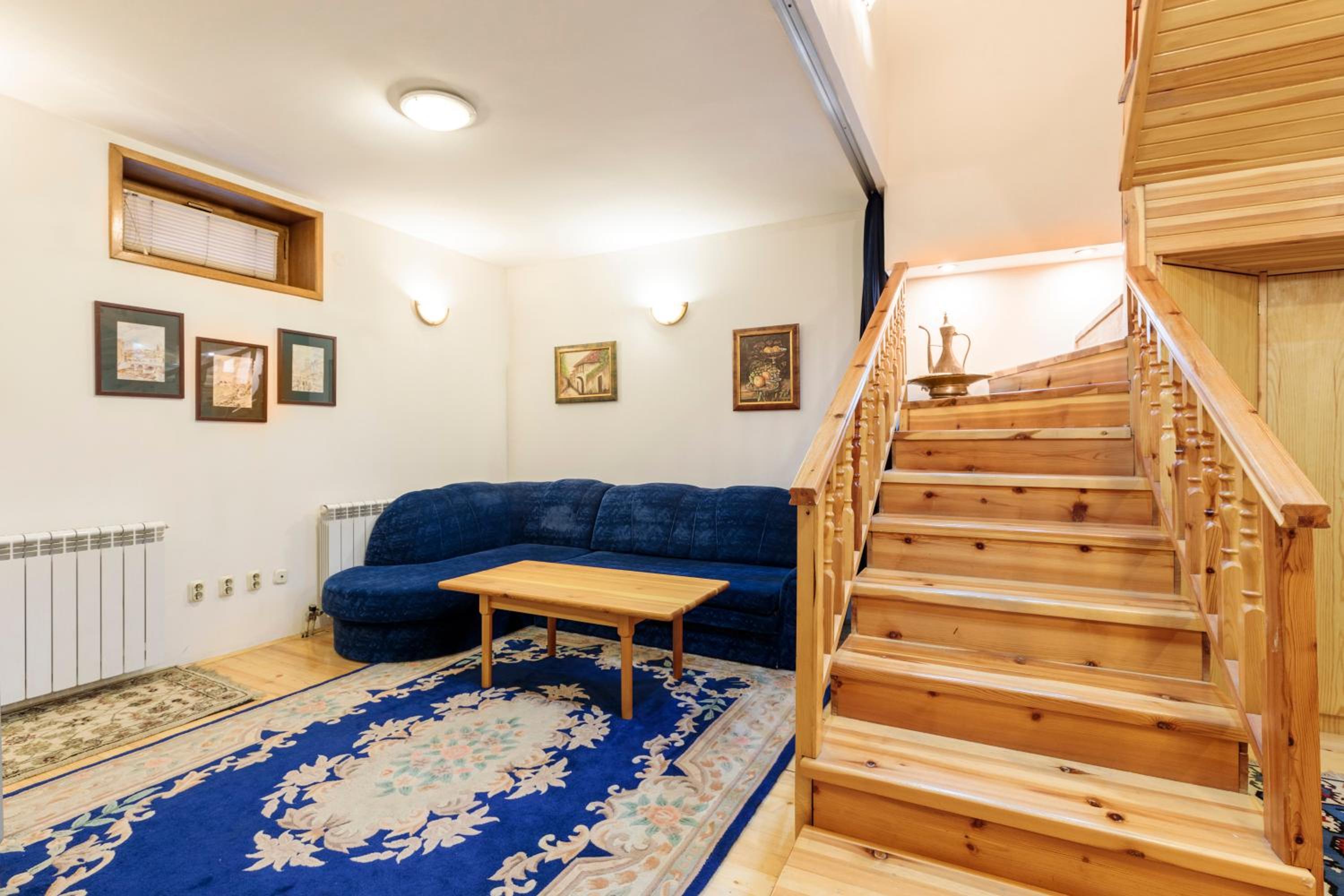 Grand Duplex Suite with Free Parking - Heart of Old Town