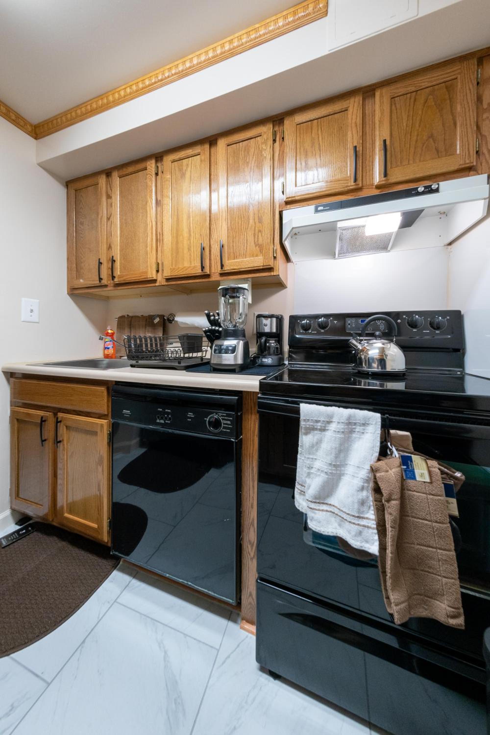 Travel Nurse Housing & Internationals Travelers, College Student, Young Business Professionals - Corporate Housing Accommodation, Offsite Employee & Vacati view 5