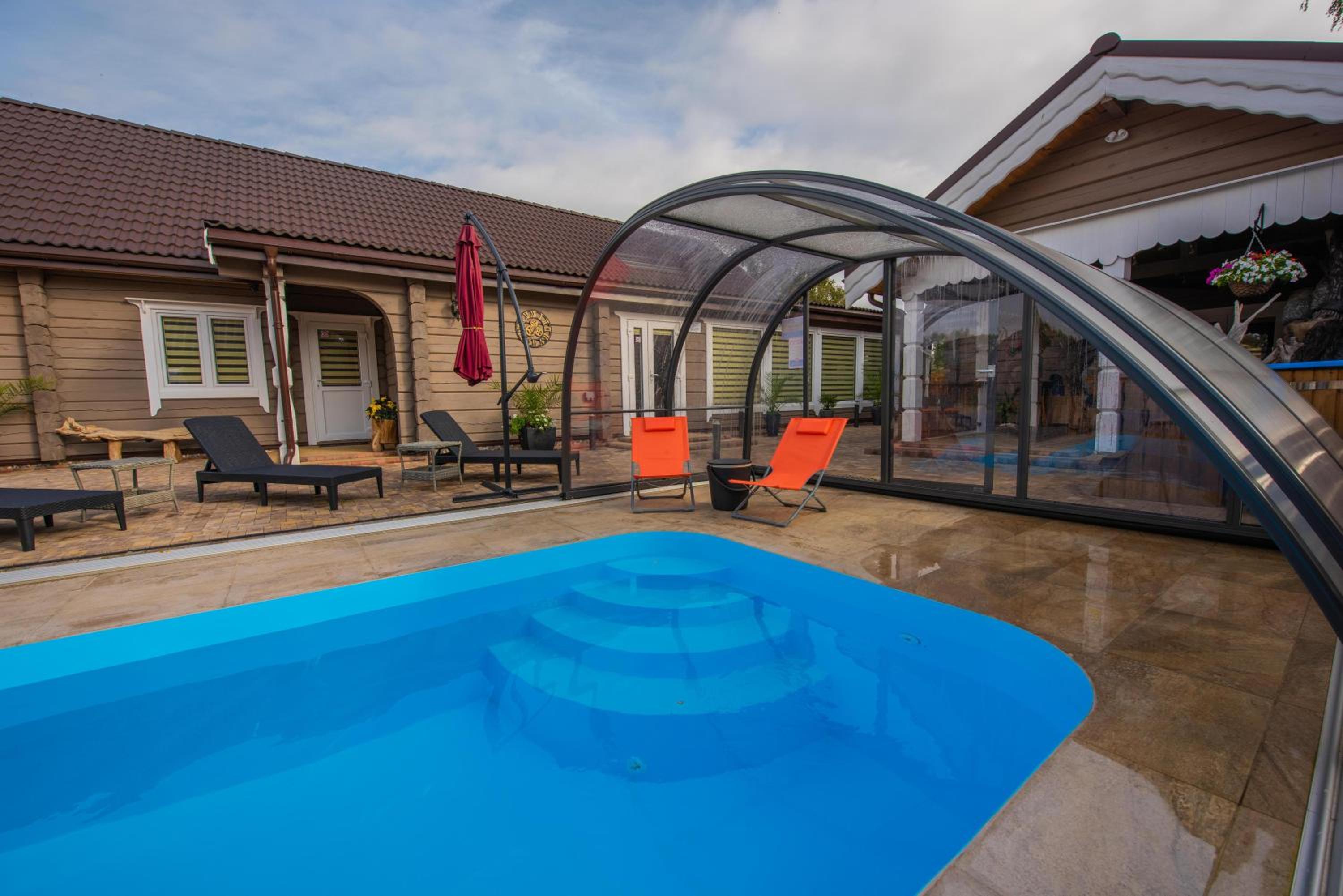 Amazing 14 Berth Villa With Private Pool At Pentney Lakes In Norfolk Ref 34079A
