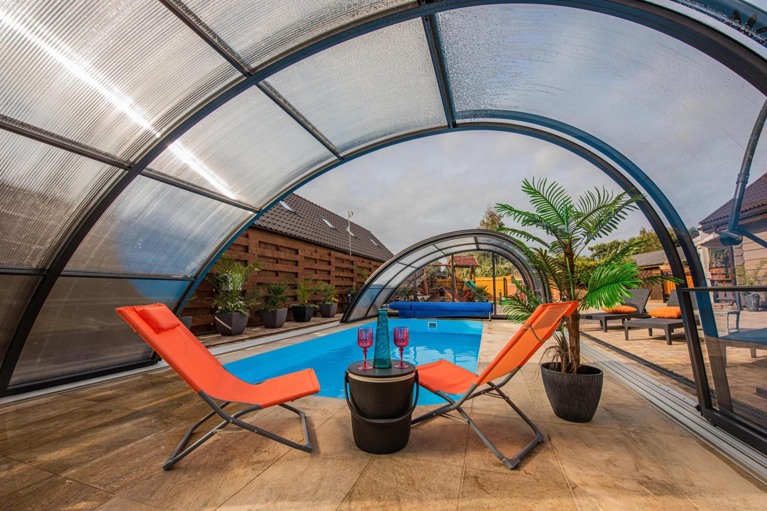 Amazing 14 Berth Villa With Private Pool At Pentney Lakes In Norfolk Ref 34079A