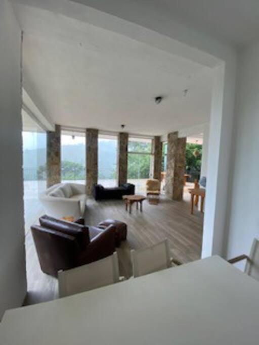 HOSTYN Casa Paraiso nas Montanhas, Condominio de Alto Padrão cercado pela Natureza