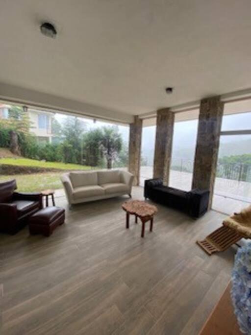 HOSTYN Casa Paraiso nas Montanhas, Condominio de Alto Padrão cercado pela Natureza