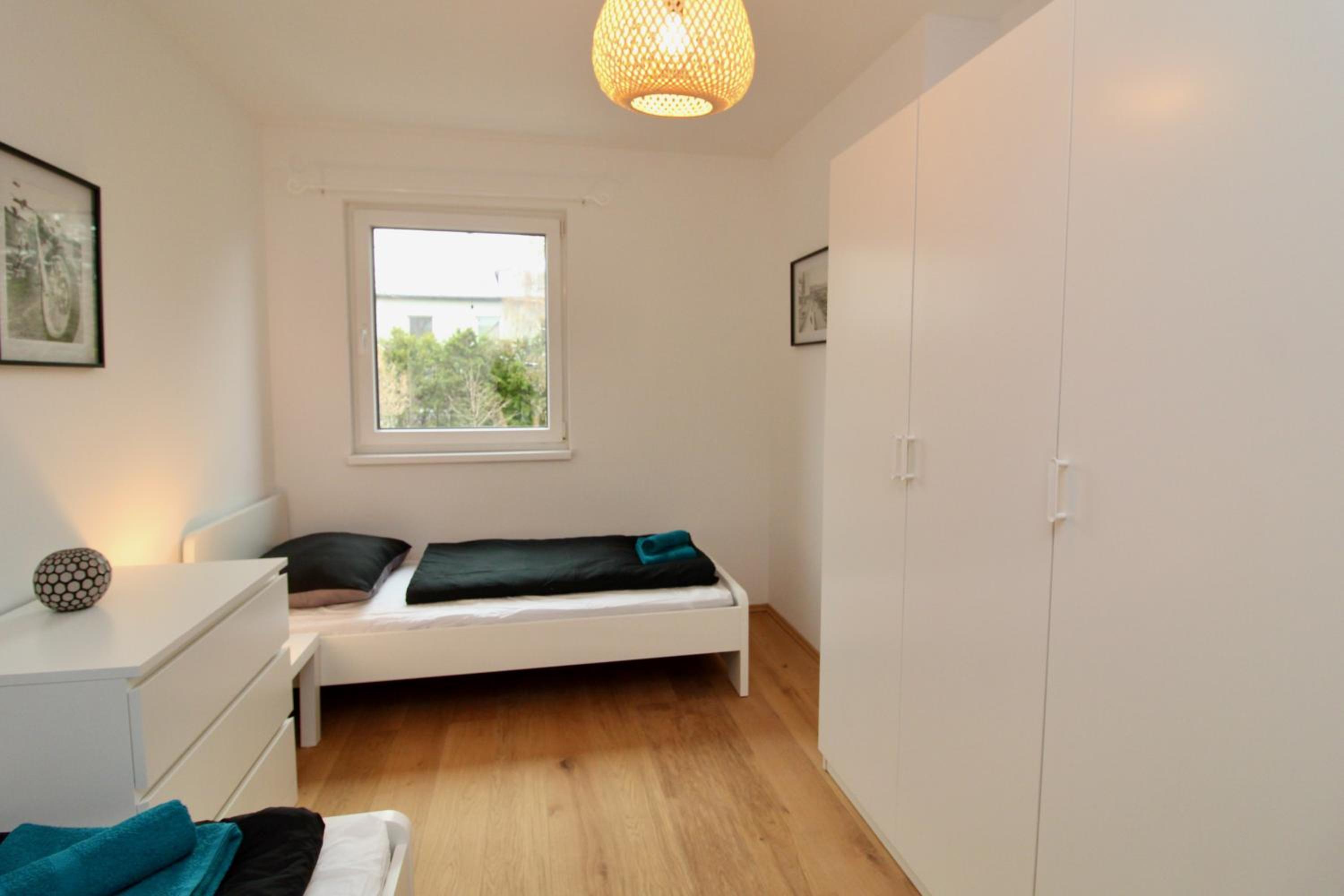 Modern Balcony Apartment with free Parking