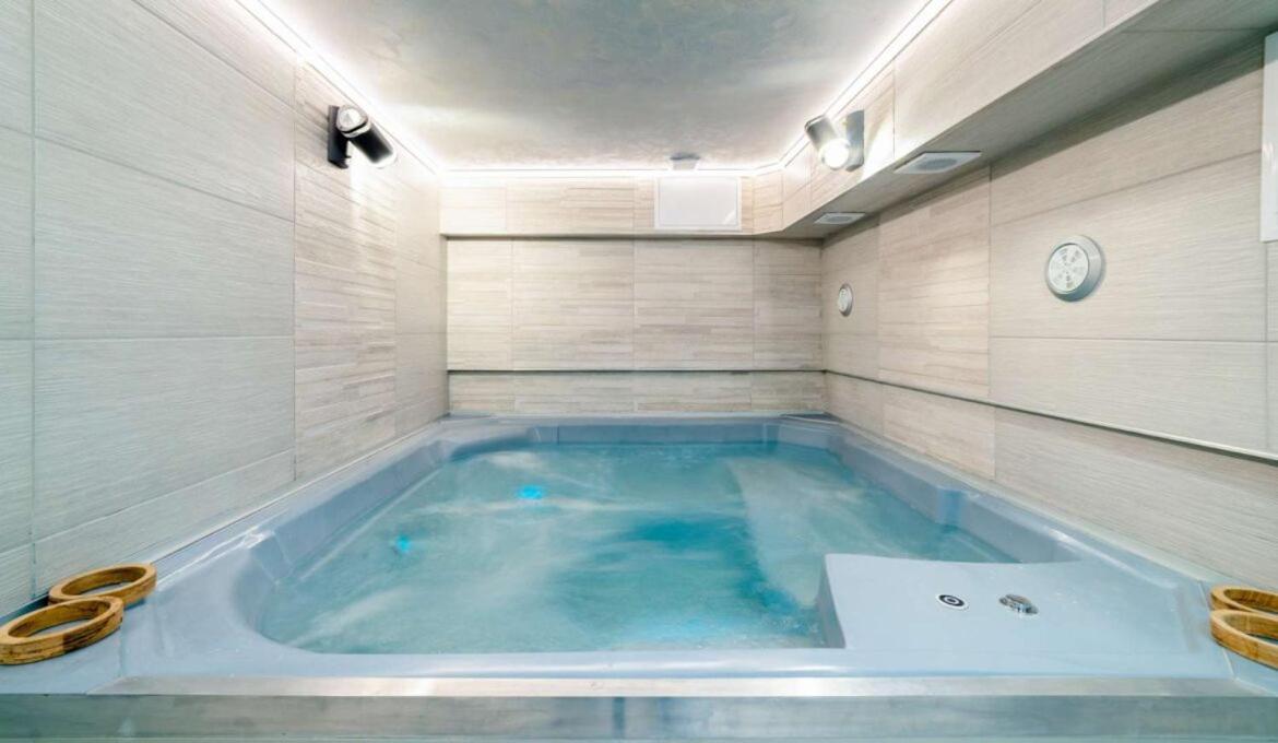 Jacuzzi