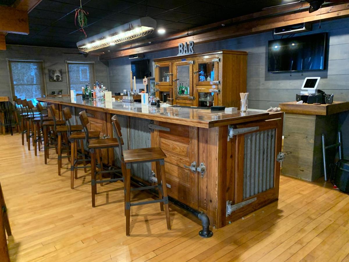 bar