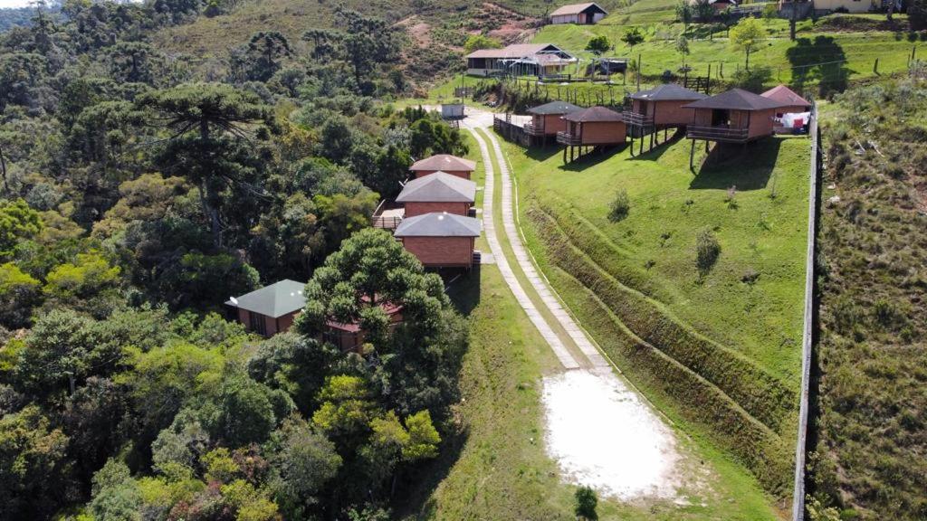 Cabanas Mountain nas montanhas de campos do jordão
