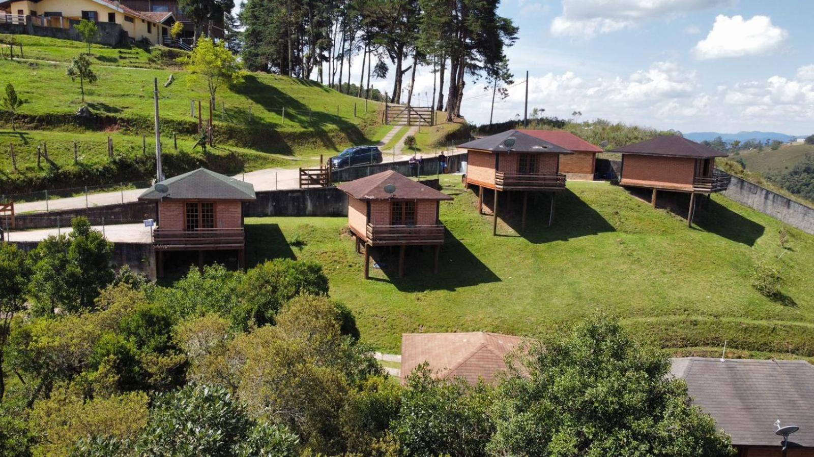 Cabanas Mountain nas montanhas de campos do jordão