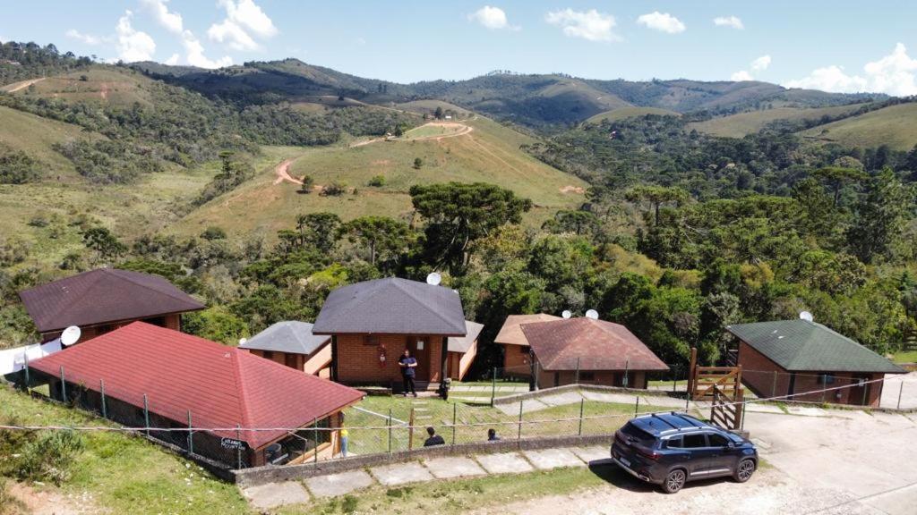Cabanas Mountain nas montanhas de campos do jordão