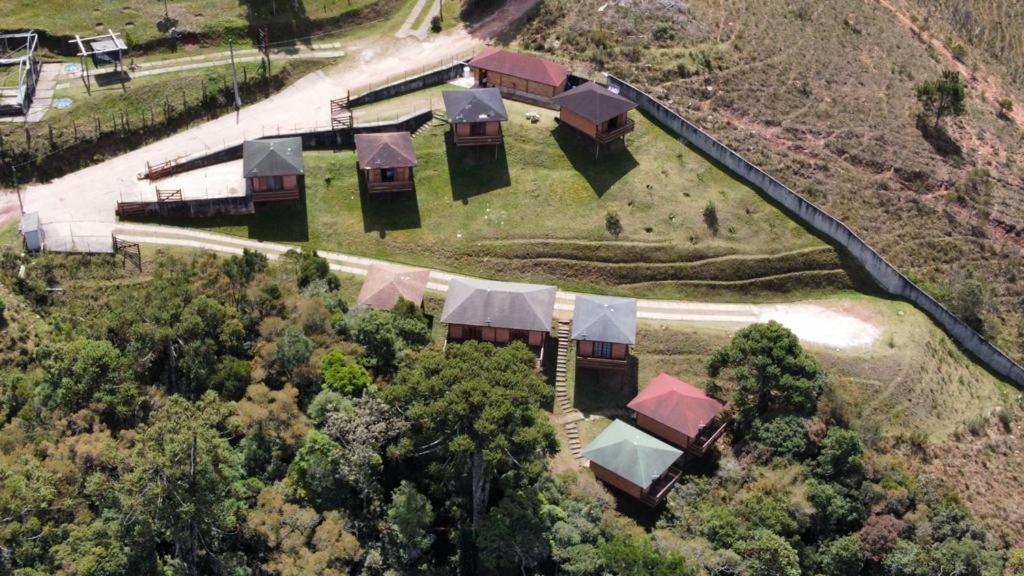 Cabanas Mountain nas montanhas de campos do jordão