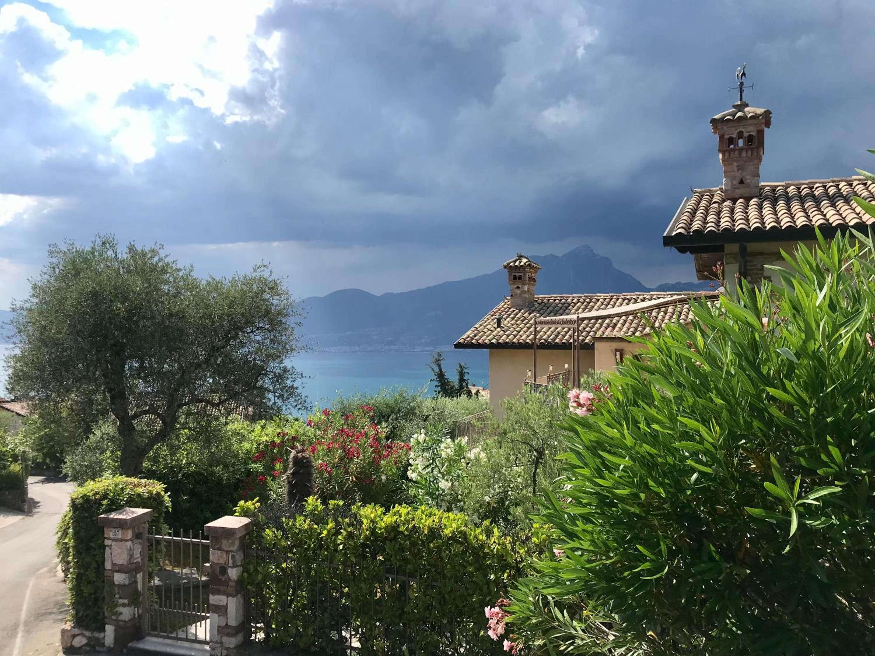 Ankommen und Wohlfühlen - Traumaussichten in Albisano view 2