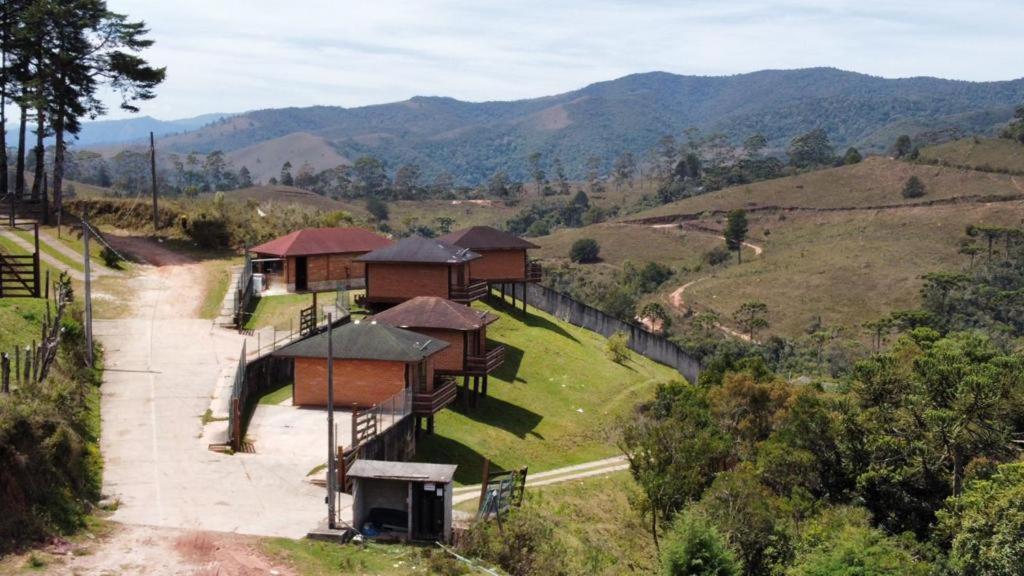 Cabanas Mountain nas montanhas de campos do jordão