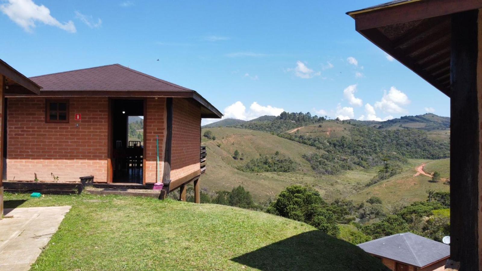 Cabanas Mountain nas montanhas de campos do jordão