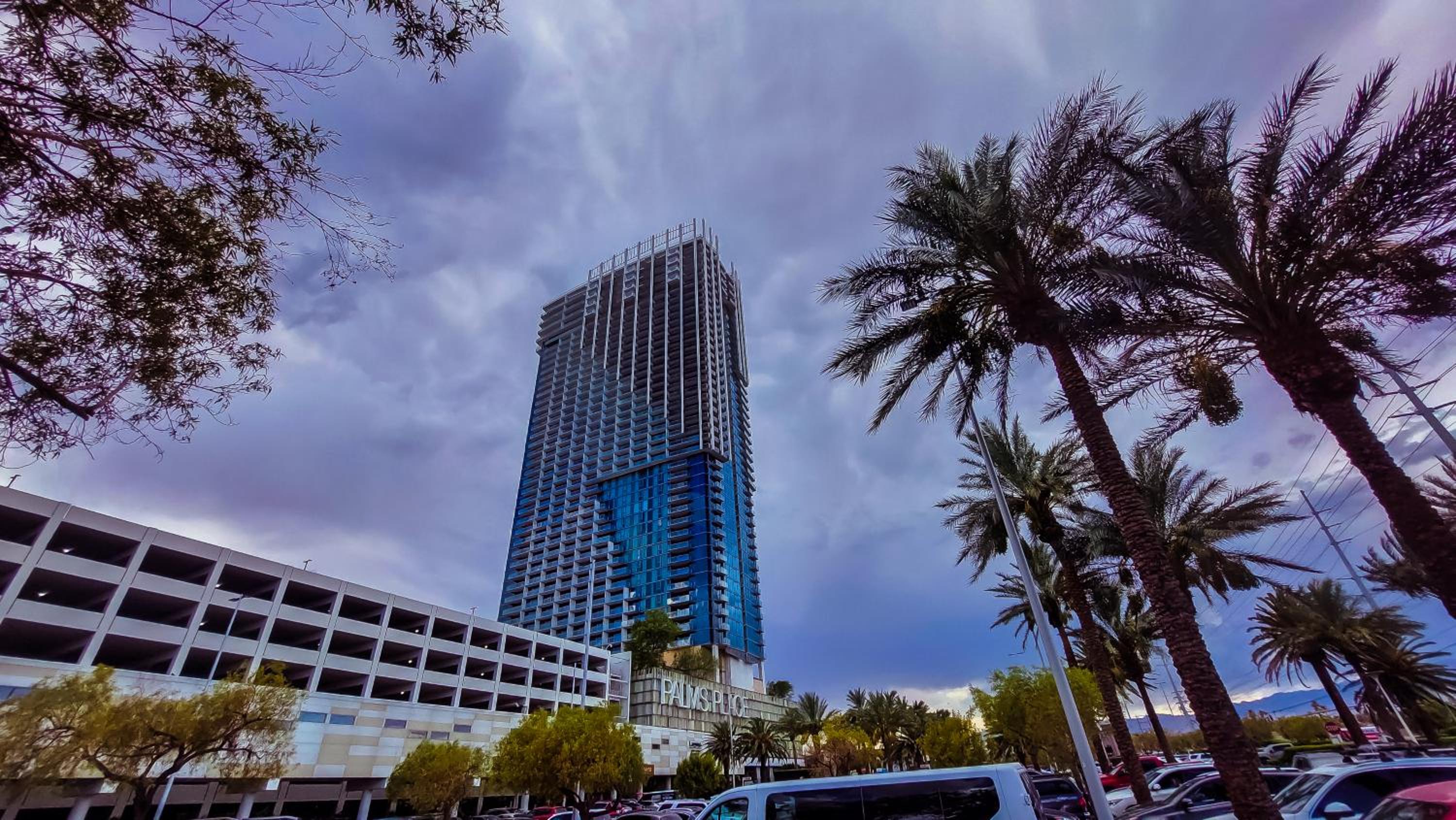 Hotel Luxury 53rd Flr Condo with Amazing Sunset View & Balcony NO ReFee at Palms Place