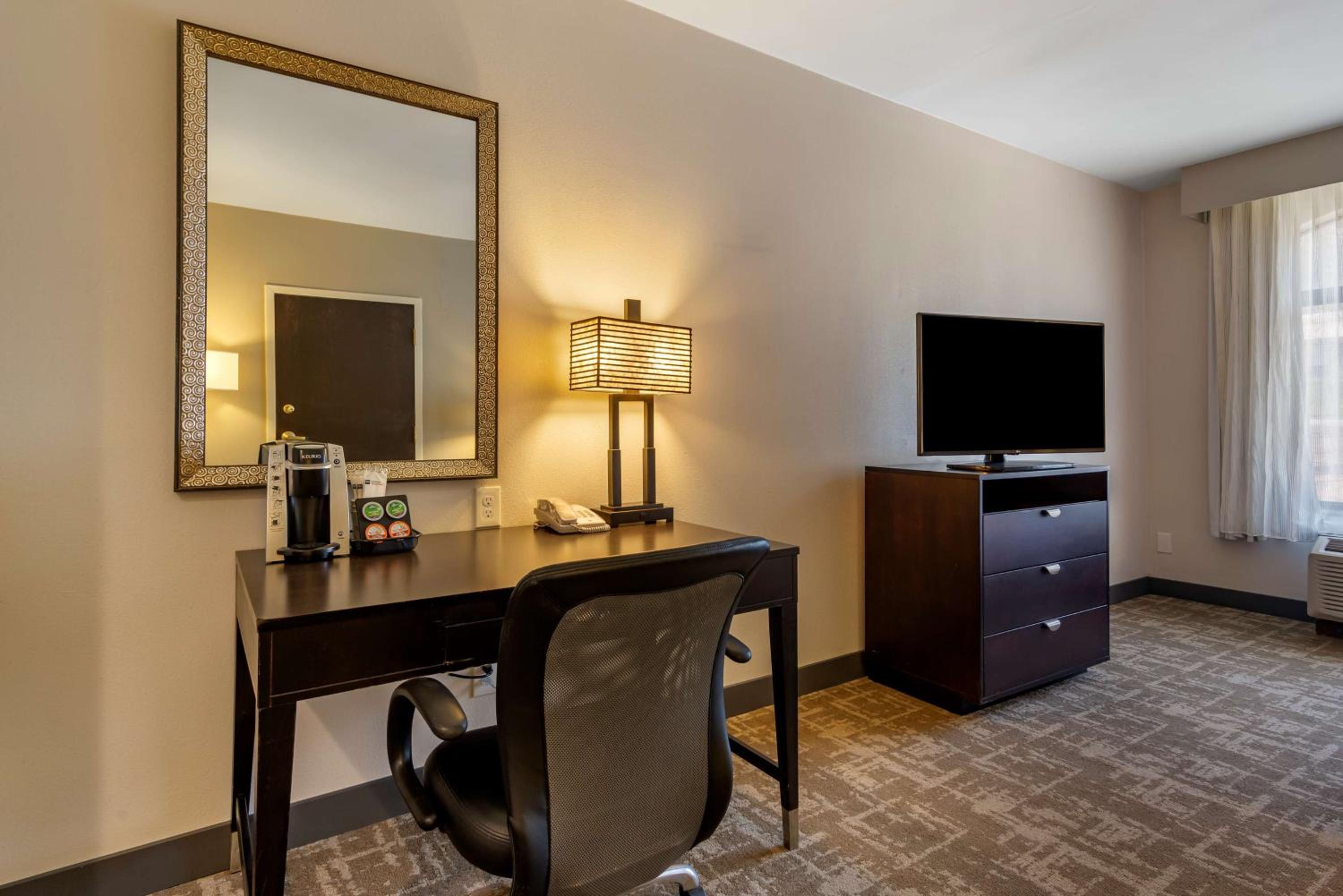Best Western Plus Dalton Inn