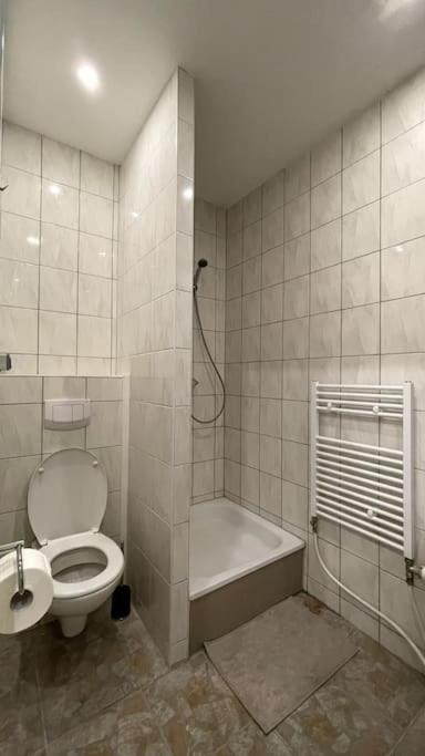 Dein Apartment en Hamburg — bathroom
