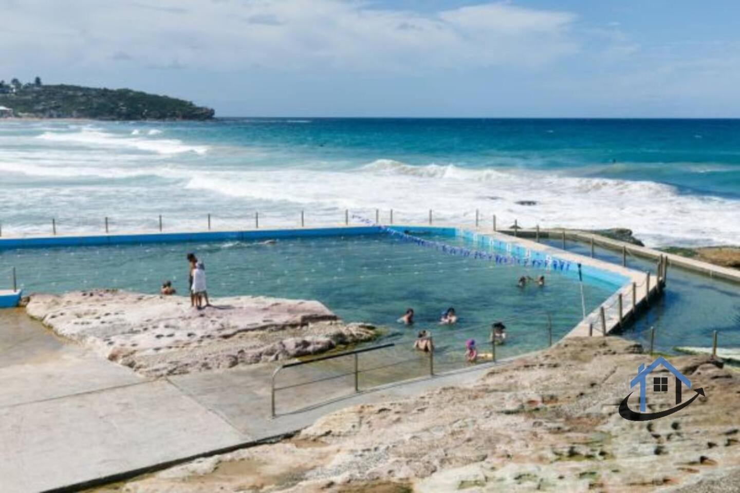 Harbord House - Ocean views, plunge pool, 2 bed, free-wi-fi, superb location