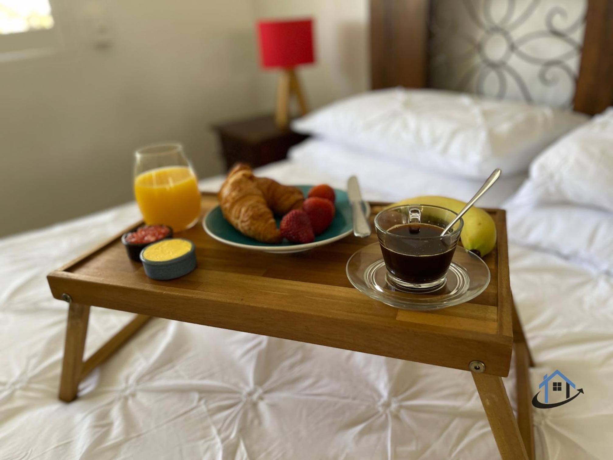 Harbord House - Ocean views, plunge pool, 2 bed, free-wi-fi, superb location